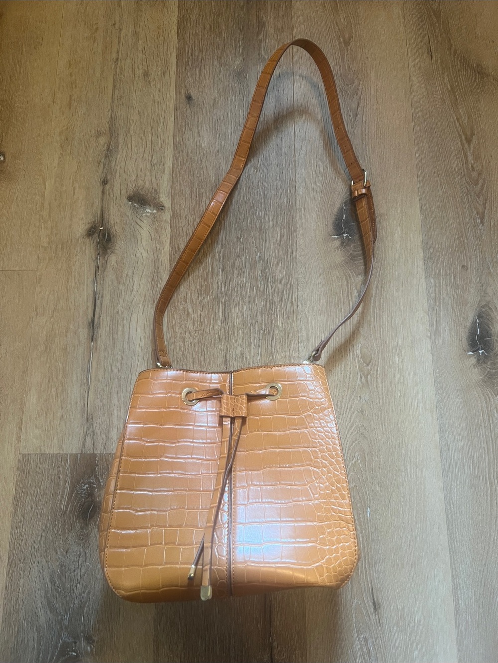 Zara Leather Bucket Bag in Tan